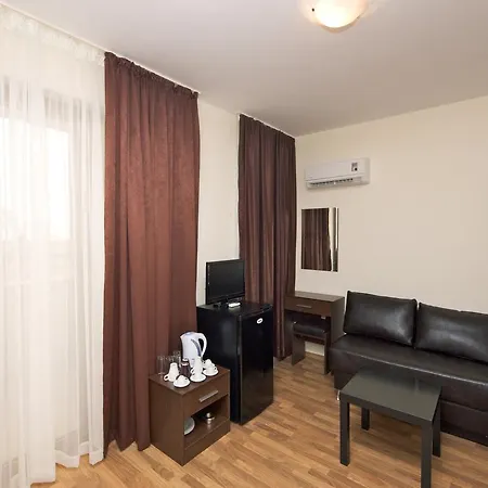 Golden Ina 4*