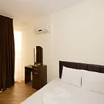 Golden Ina فندق