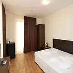 Golden Ina 4* ساني بيتش