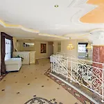 Golden Ina ساني بيتش