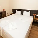 Golden Ina ساني بيتش