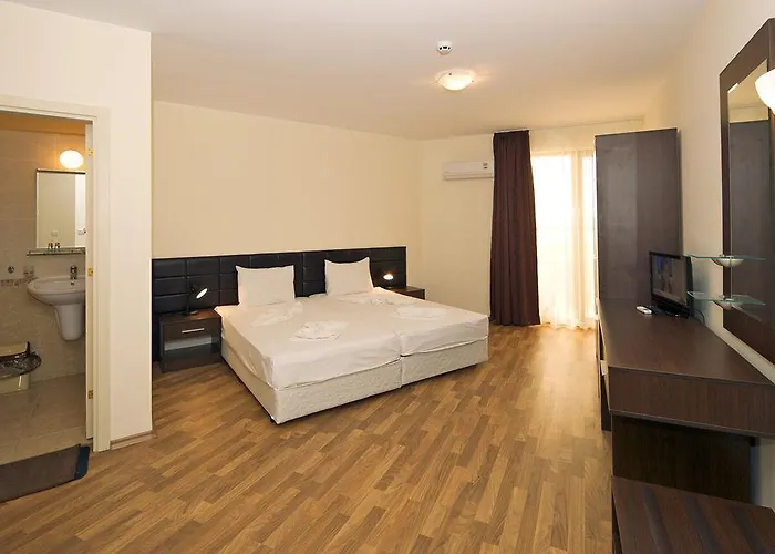 Golden Ina Hotell 4*