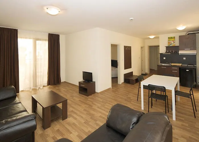 Golden Ina 酒店 4*