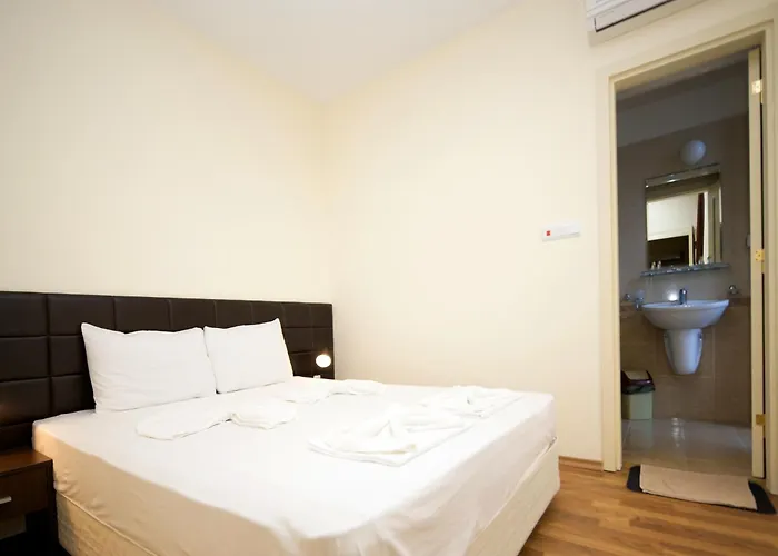 Golden Ina 酒店 4*