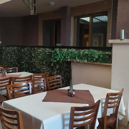 Golden Ina Ξενοδοχείο 4*