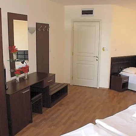 Hotell Golden Ina 4*