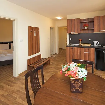 Golden Ina Hotel 4*