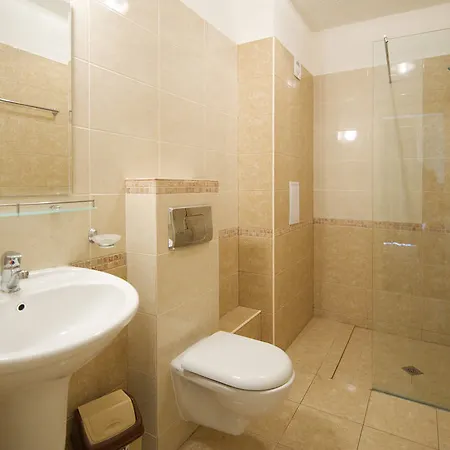 Ξενοδοχείο Golden Ina