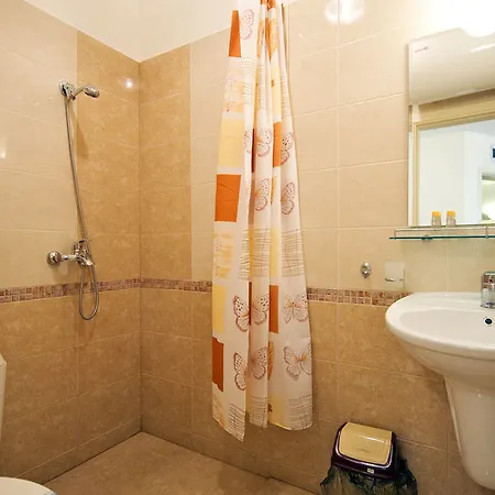 Ξενοδοχείο Golden Ina 4*