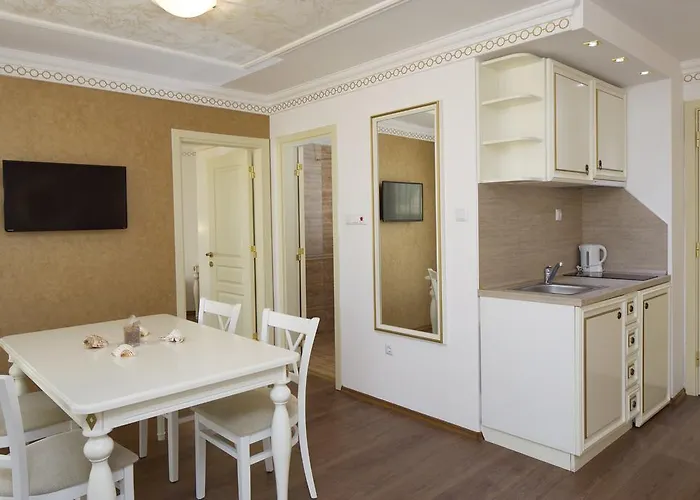 Golden Ina Hotell 4*